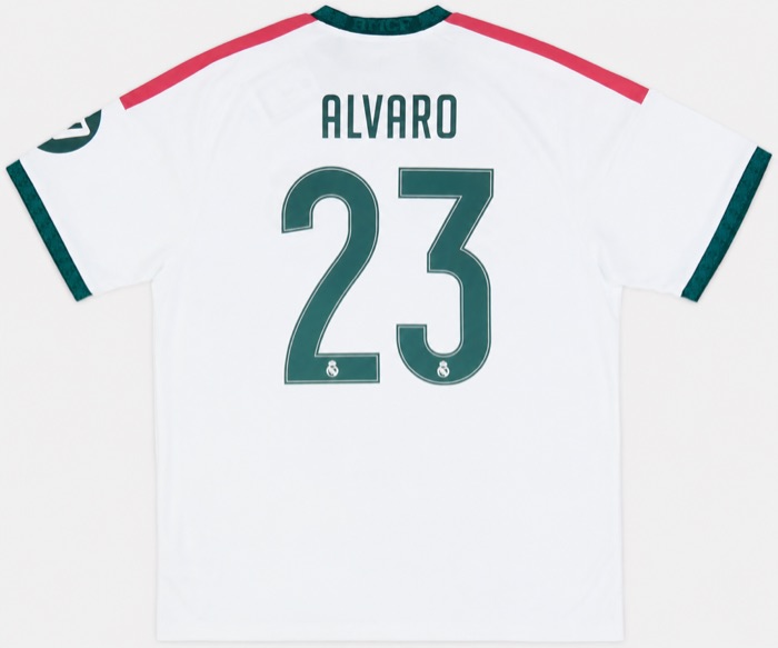 Personalización ÁLVARO 23 en camiseta de Real Madrid